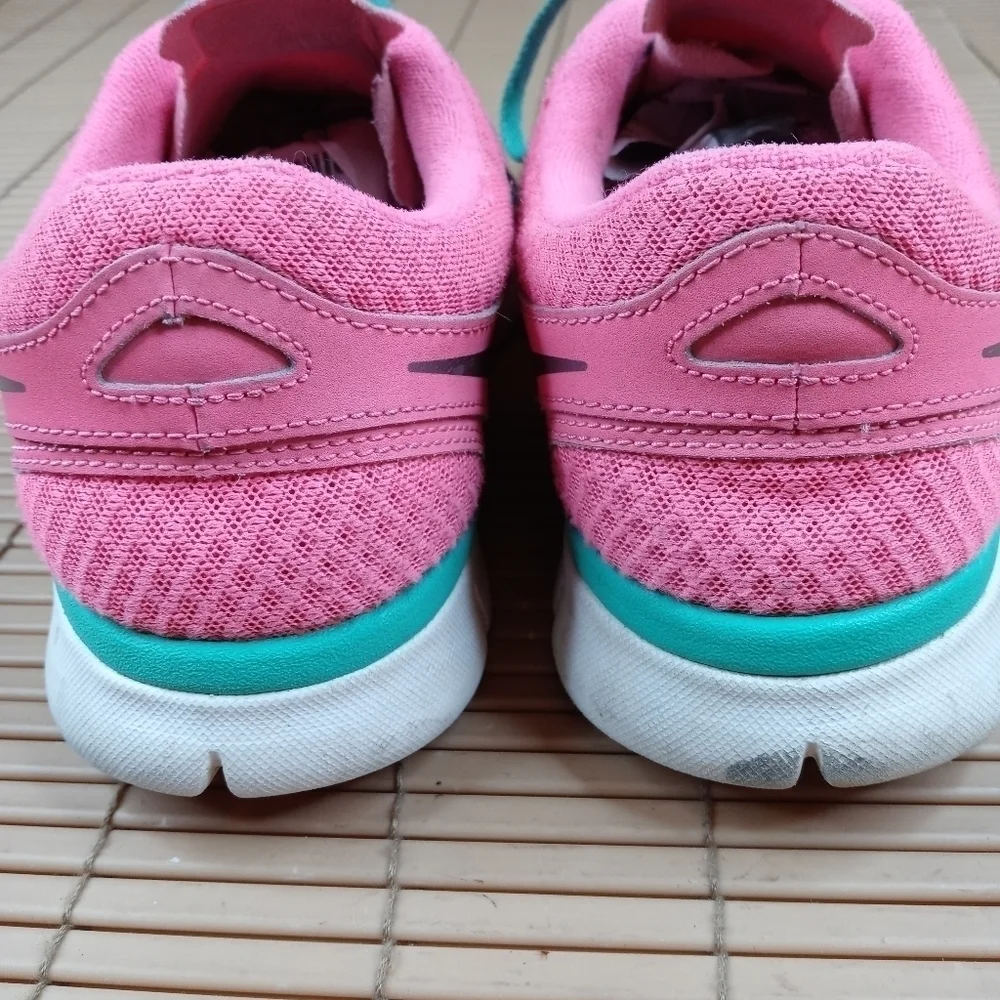 Nike Flex 2012 Women Pink Athletic Running Shoes Size 9.5 #512108-602 EUC. 250pe